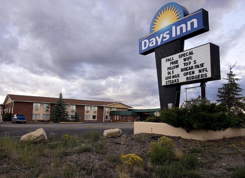 Days Inn By Wyndham Rawlins Zewnętrze zdjęcie